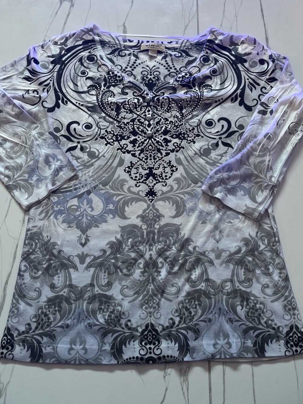 Printed 3/4 Sleeve Women’s Top in Gray and Black